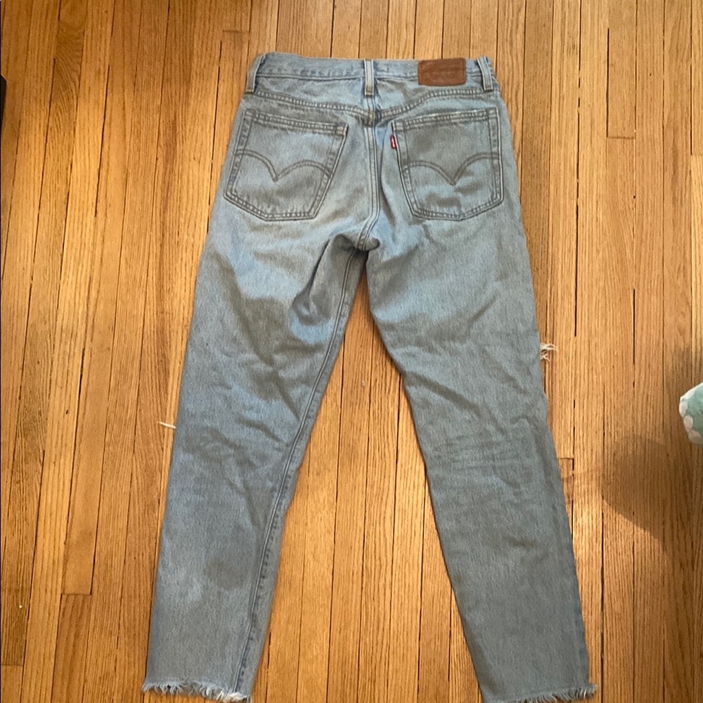 Distressed Levi’s Jeans - Picture 4 of 4